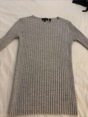 Theory Ribbed Long-Sleeve Knit  Sweater with  slit cuff design NEW light gray